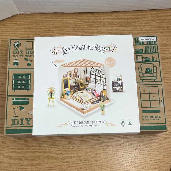 Rolife DIY Miniature House Alice's Dreamy Bedroom New In Box DG107 Dollhouse - Picture 1 of 7